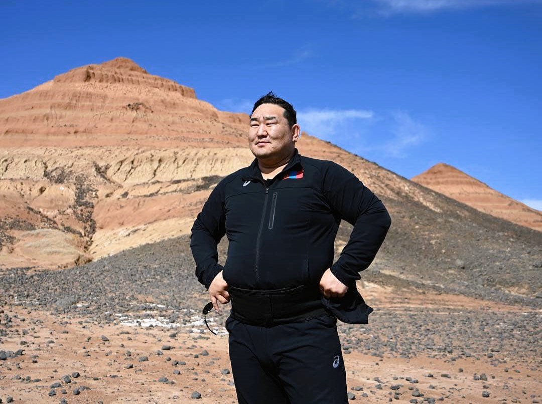 Асашёорюү Д.Дагвадорж: Ээж аав, нутаг ус, эх орон элэг зүрхэнд минь л эгшиж байдаг юм шүү дээ