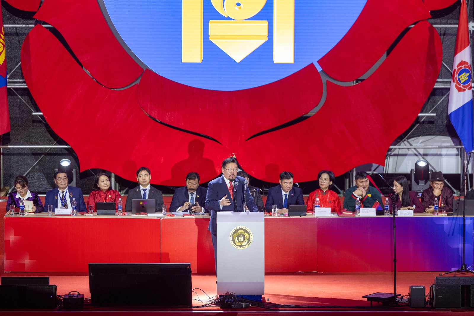 Монгол Ардын Намын 31 дүгээр их хурал болж байна