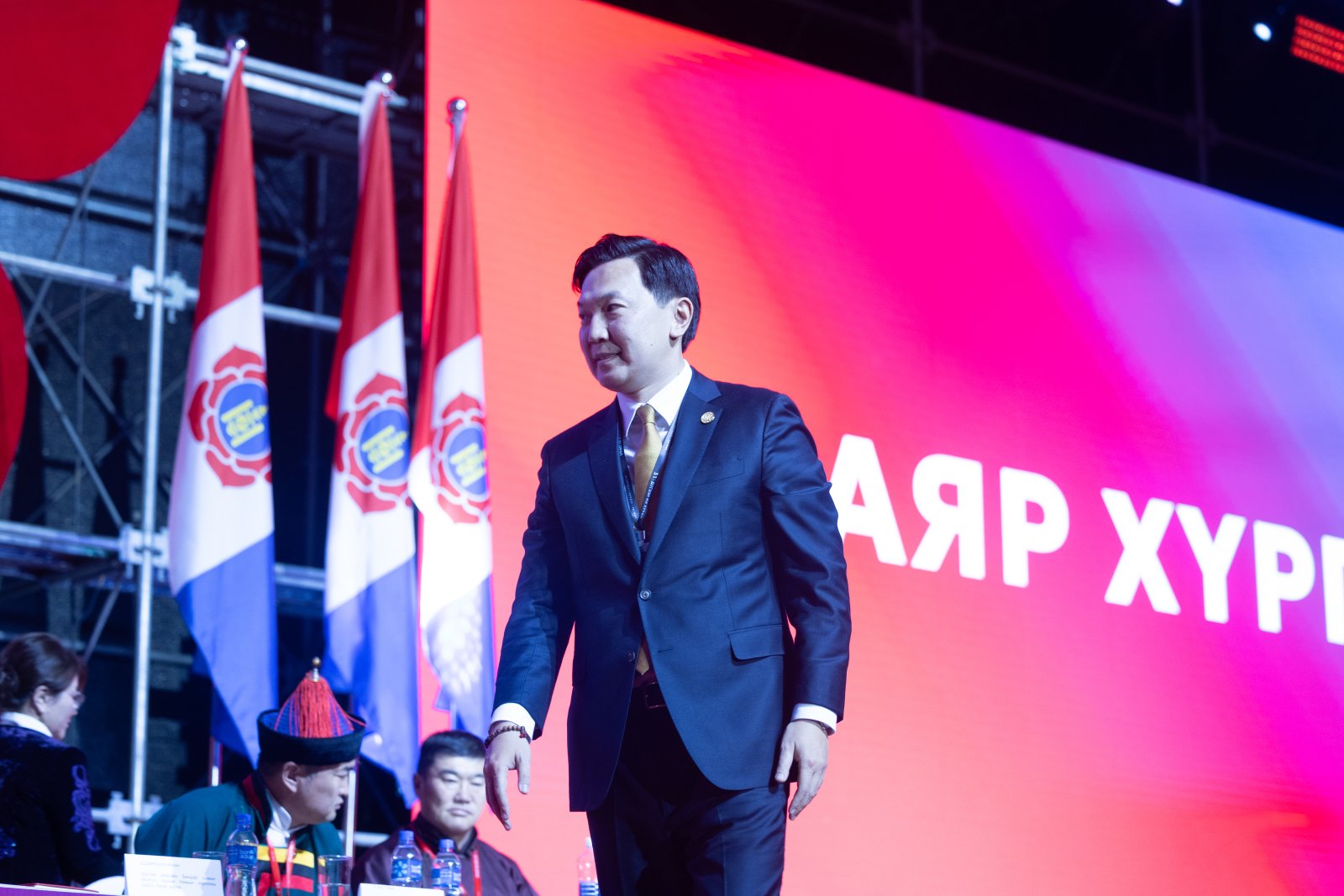 Эрх баригчид одоо л бидэн дээр ирнэ гэв үү