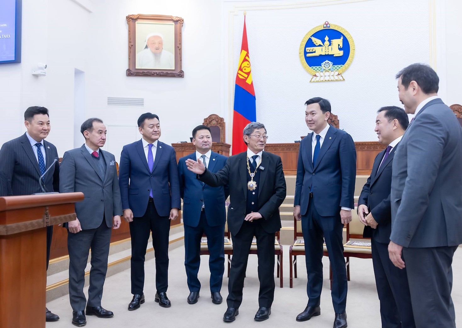 Улсын Их Хурлын дарга, гишүүд “Чингис хаан” одонт Академич С.Нарангэрэлд хүндэтгэл үзүүллээ