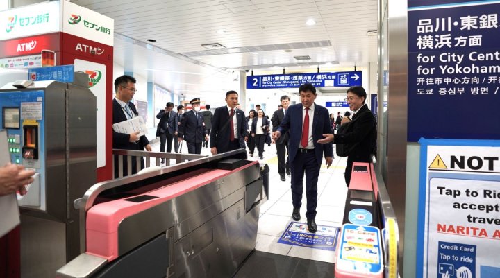 Зам, тээврийн сайд Б.Дэлгэрсайхан  Япон улсын Токио хотын  “Ханэда” олон улсын нисэх онгоцны буудлын удирдлагуудтай уулзаж, үйл ажиллагаатай танилцлаа